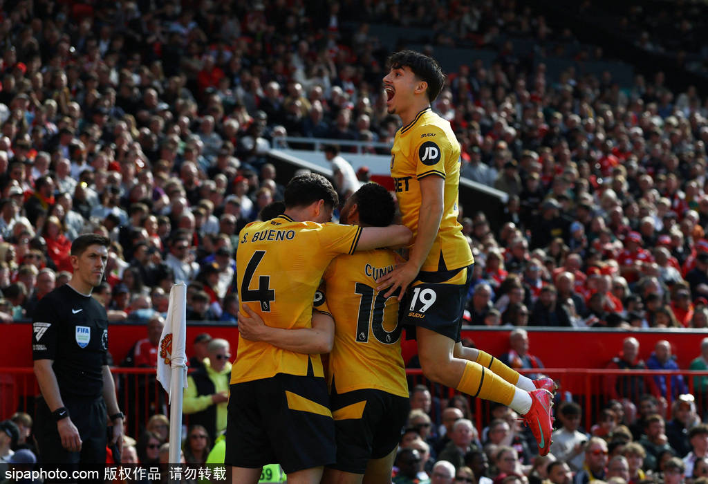 亚洲杯皇冠足球平台_英超-萨拉维亚制胜曼联0-1遭狼队赛季双杀 携手保级成功