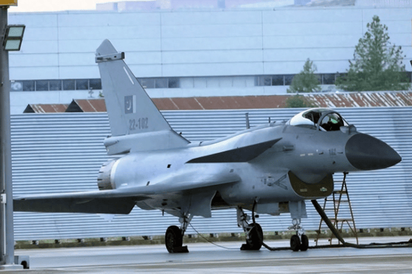 皇冠信用网开号_歼10CE飞行6000公里皇冠信用网开号,埃及却要采购100架韩国战机,背后是谁在搅局?