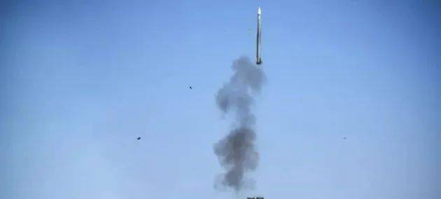 皇冠信用网正版开户_巴五大基地凌晨被炸皇冠信用网正版开户，红旗导弹拦截失败！印度背后有高人指点？