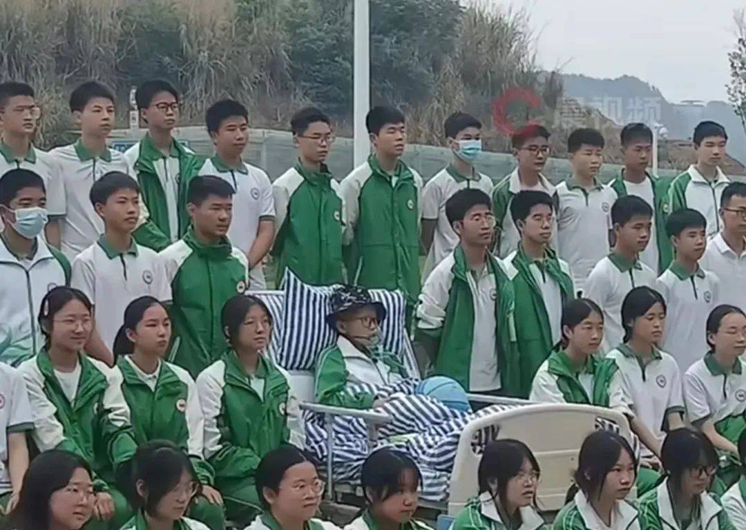 美國女子職業籃球即時比分
_痛心！他走了美國女子職業籃球即時比分
，年仅15岁，刚刚拍完毕业照