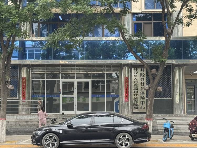 皇冠登3代理申请_河北井陉一工作34年编外员工办退休时被强制“自愿转保”皇冠登3代理申请，一年多来无任何收入