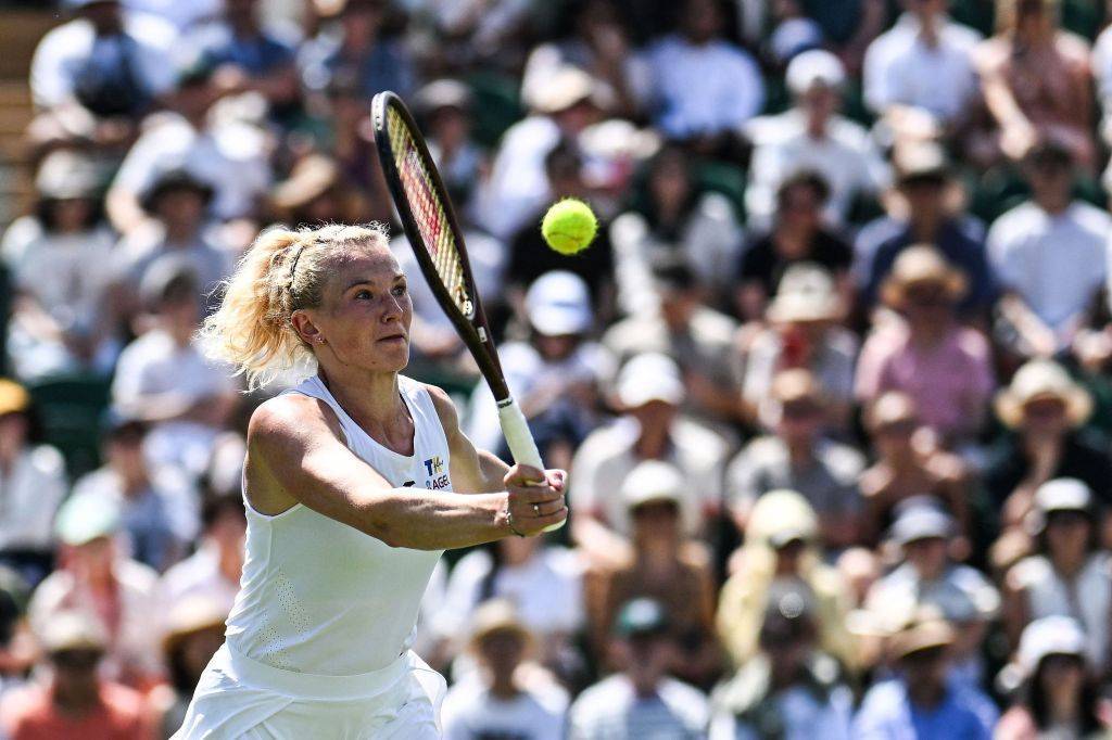 中國超級聯賽_郑钦文不敌西尼亚科娃中國超級聯賽,连续三年遭遇温网“一轮游”