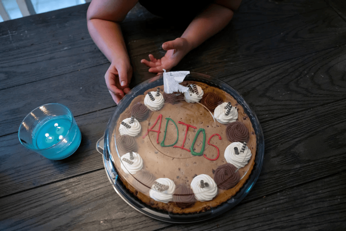 五大联赛所属的国家
_一家人自愿被驱逐出美国:“留在这里是一场赌博”