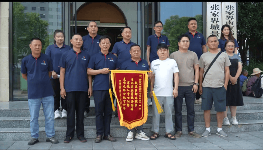 法国足球甲级联赛
_张家界司机高速上突发疾病法国足球甲级联赛
,晕倒前尽全力熄火刹车救下整车韩国游客,自己不幸离世,年仅41岁,他是退役军人