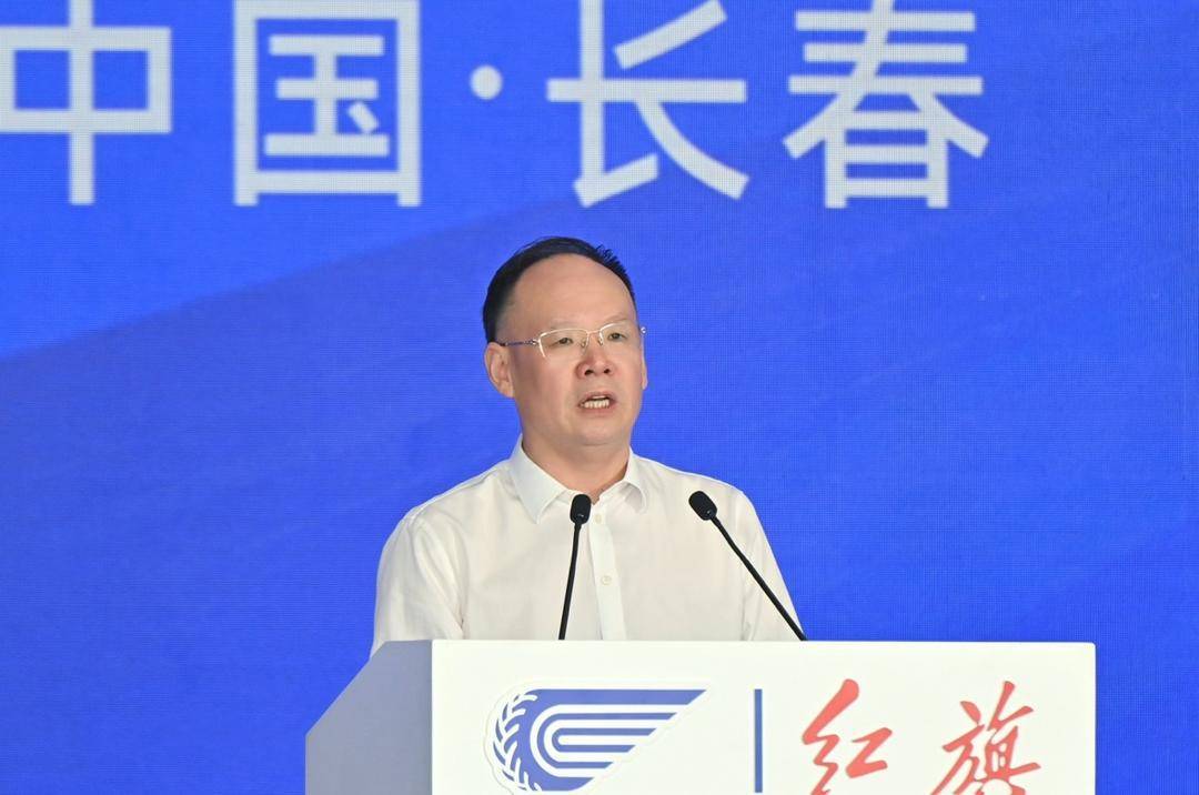 电竞赛事
_吉林省委书记黄强、省长胡玉亭出席长春汽博会、第七届中国一汽红旗嘉年华开幕式