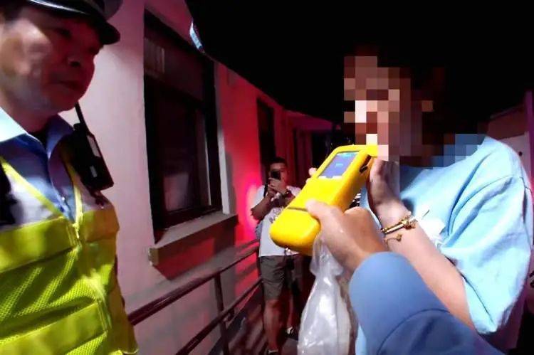 皇冠信用網开户_上海一女子开车肇事后皇冠信用網开户，第一件事竟是逃回家喝酒……已被刑拘！