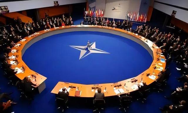 皇冠信用網怎么租_血战500天后皇冠信用網怎么租，乌东重镇升起俄罗斯国旗：北约32国只剩一个选择