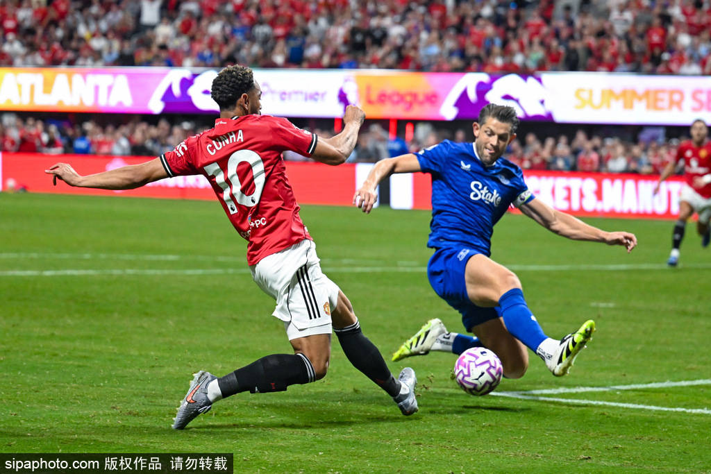 阿森纳足球
_曼联虽败犹荣：库尼亚与姆贝莫点燃复兴希望