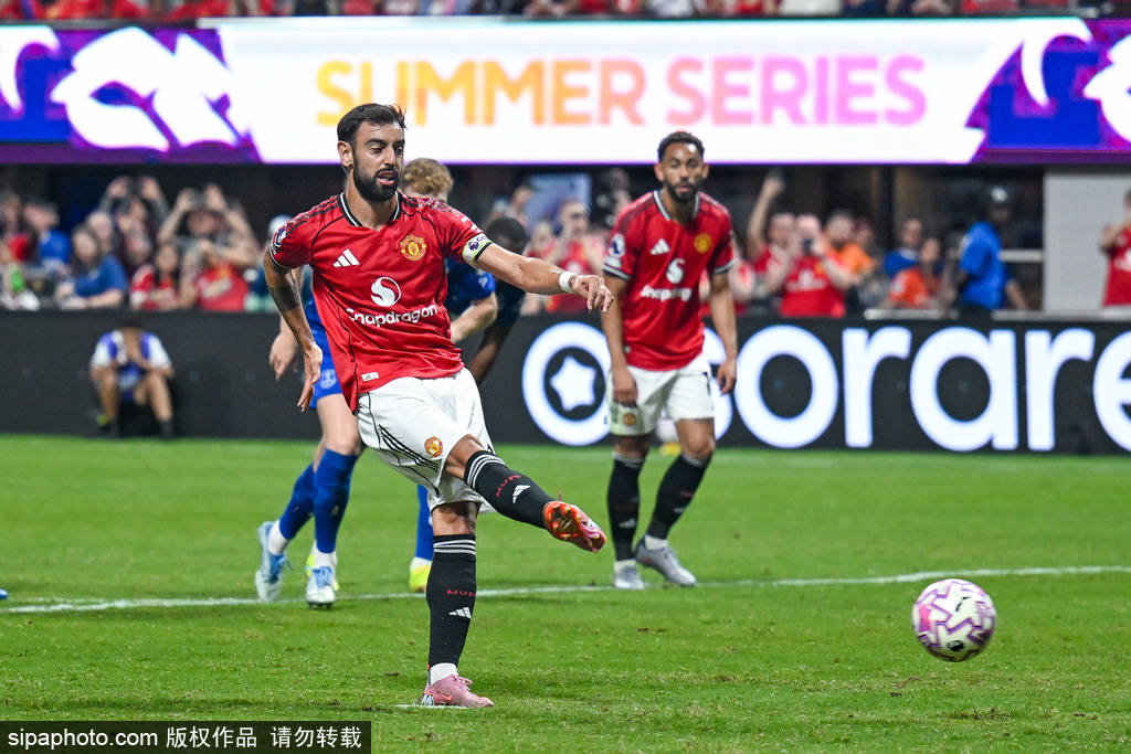 纽卡斯尔联足球
_B费首轮数据：5次关键传球+2次解围&amp;3次抢断纽卡斯尔联足球
，获评7.9分