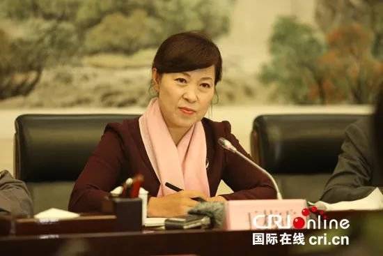 皇冠信用网在线注册
_正部级美女大员被查！千万华服堆满多套住宅皇冠信用网在线注册
，化妆团队提前数小时待命~