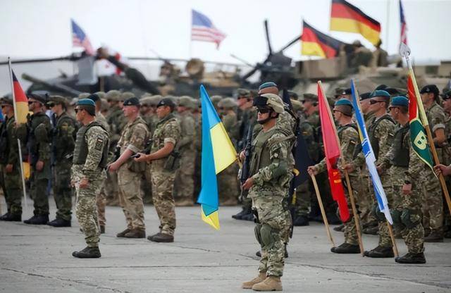 韩火鹰vs叁星狮_3500公里失守!趁普京不在韩火鹰vs叁星狮,特朗普做担保,数万欧洲联军将入乌