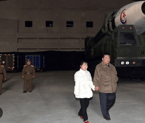 皇冠會員申請_金正恩女儿首登国际舞台皇冠會員申請，引爆接班传闻！英国首相被架空，工党内斗成全武行…