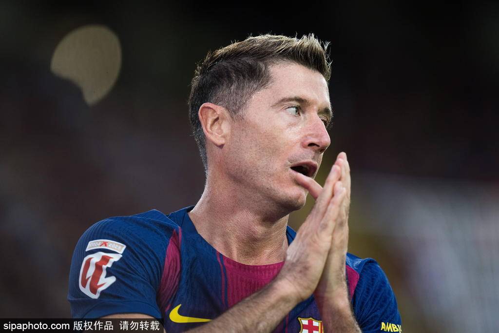 香港皇冠体育_西甲-亚马尔助攻莱万破门 巴萨连场逆转2-1皇家社会登顶