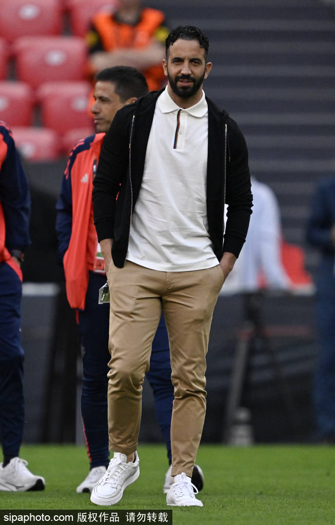 皇冠信用网平台_B费心态揭秘:为何他对阿莫林的战术安排不满皇冠信用网平台?