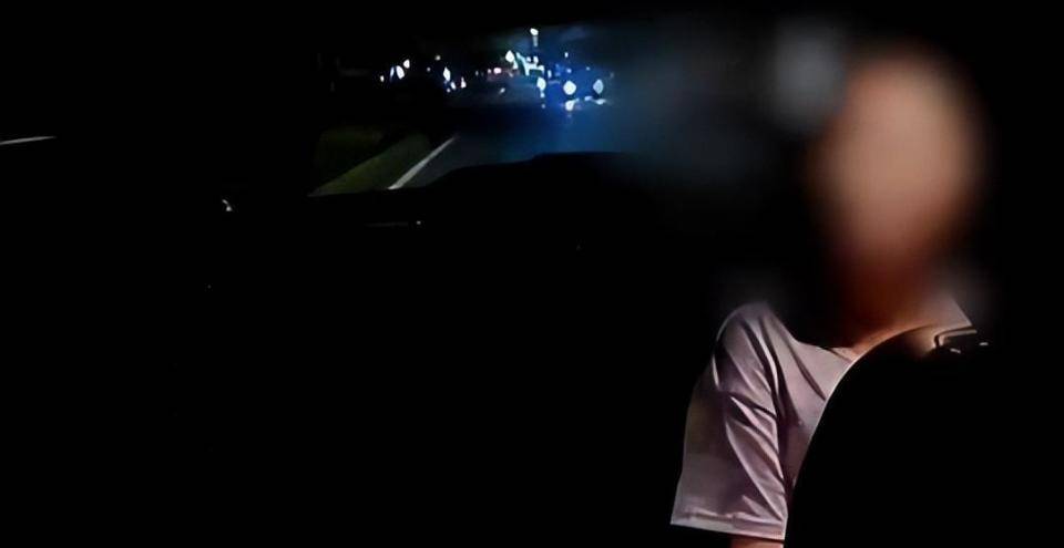 皇冠信用网址_女子打车不给高速过路费皇冠信用网址,扬言“没钱我不给,有钱我也不给” !司机将其送回起点