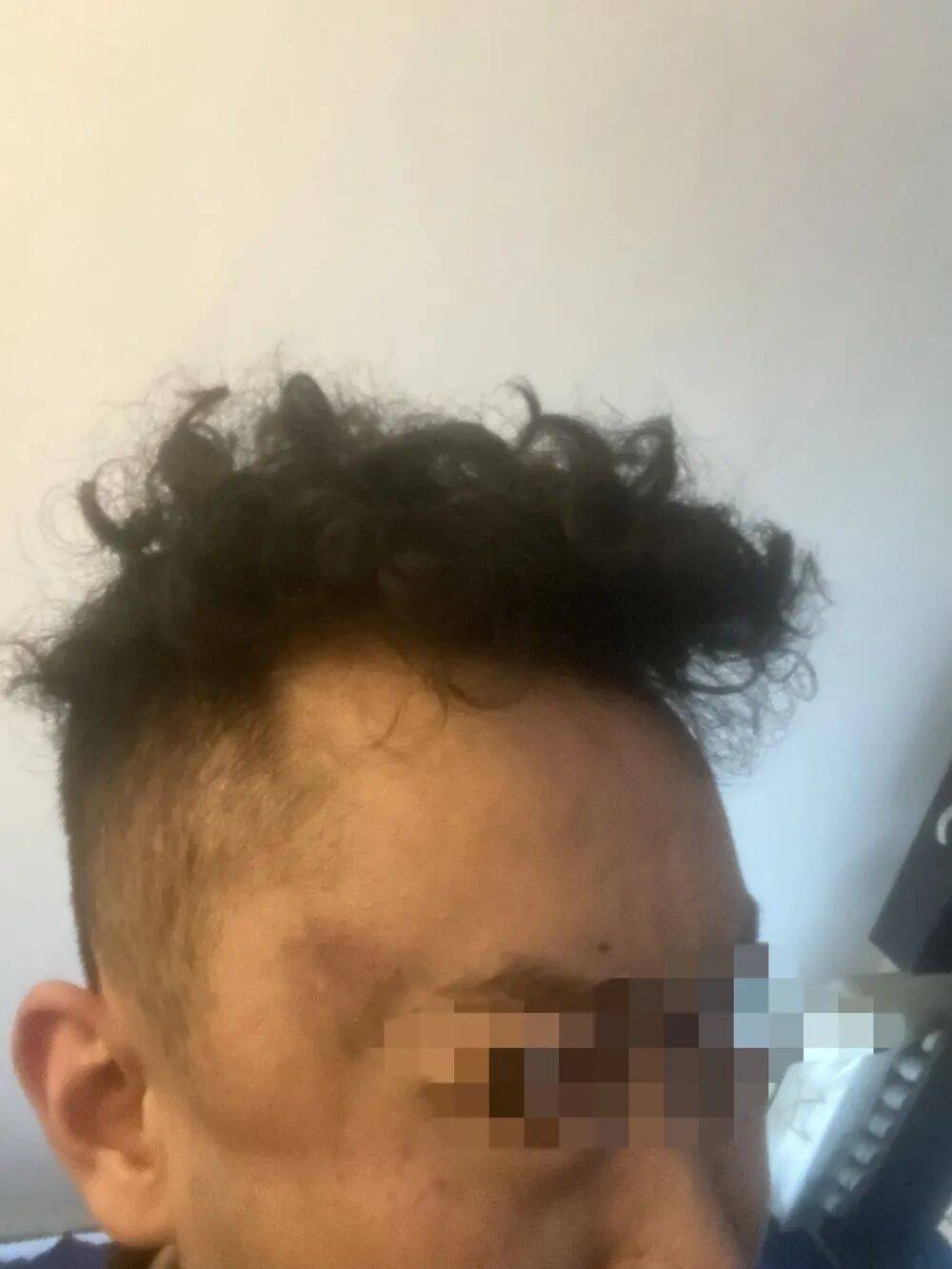 皇冠信用网代理注册
_母亲派出所里遭民警责骂皇冠信用网代理注册
，男子插话后被拖进女厕群殴：涉案民警获刑8个月，两名辅警缓刑