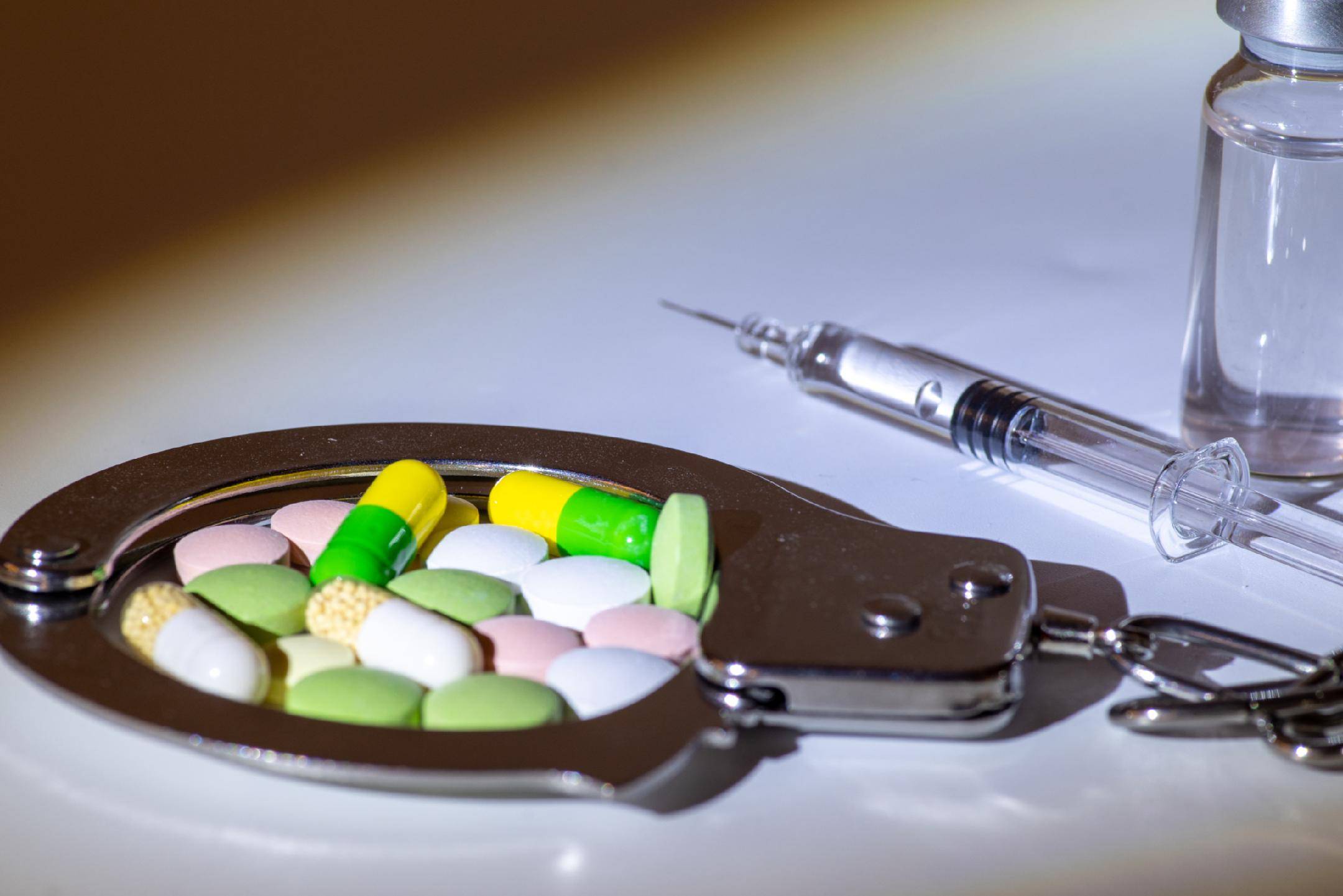 皇冠信用网怎么代理
_在“吸毒记录封存”争议中促进共识