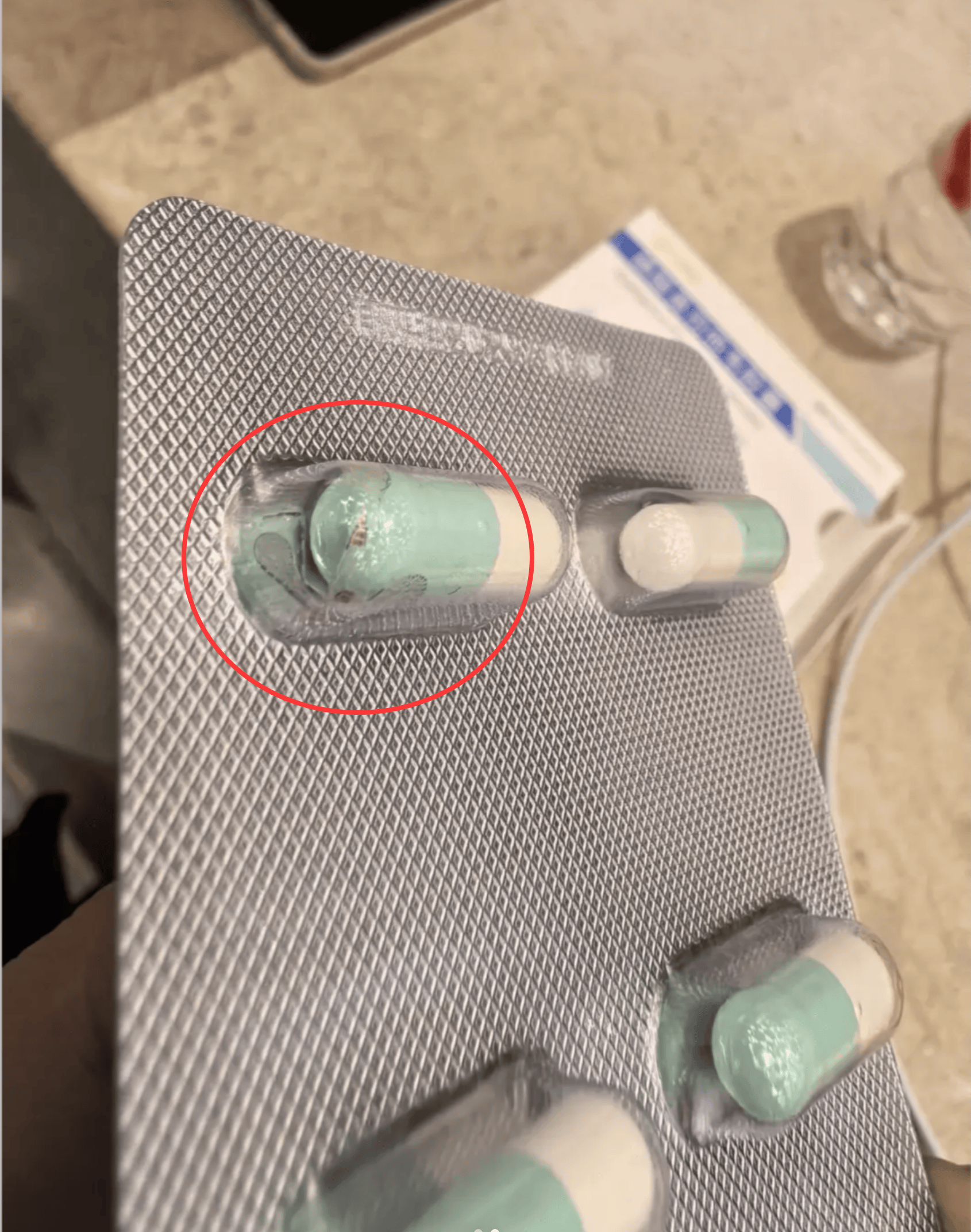 如何申请皇冠信用盘
_武汉一市民购奥司他韦胶囊如何申请皇冠信用盘
,泡罩内现完整飞虫,药房:属实,已换货