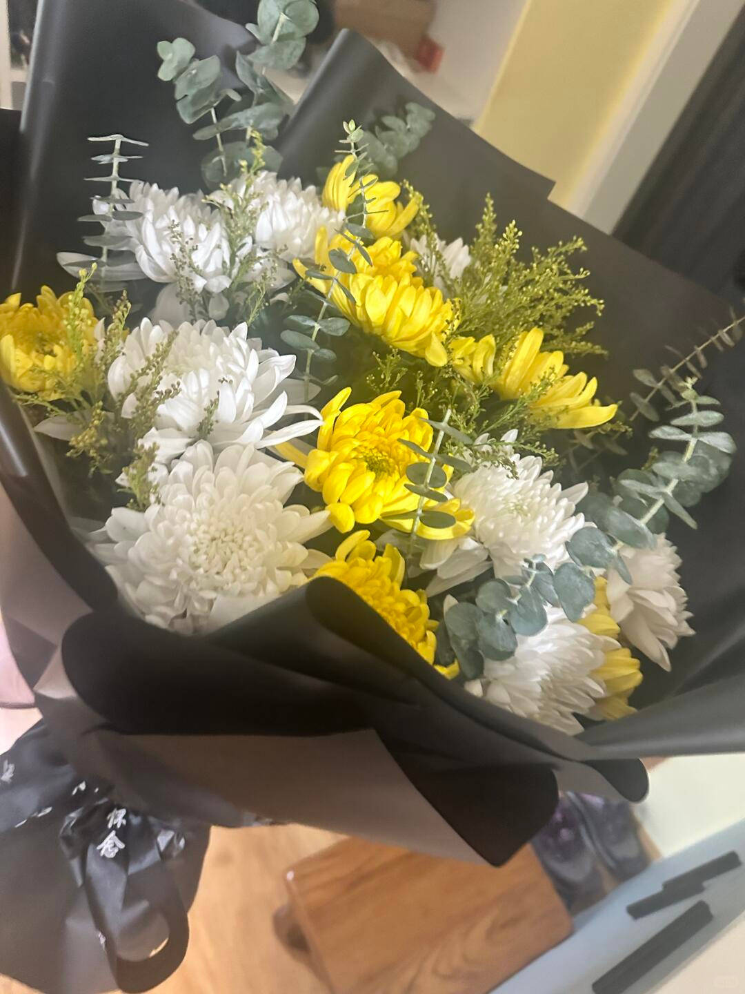 皇冠信用網怎么开户
_上海高中生买99朵康乃馨为母亲庆生皇冠信用網怎么开户
,却收到菊花写着“缅怀逝者”,店家:骑手送错了