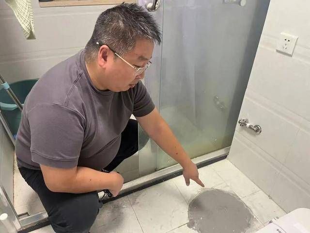 皇冠手机登入网址_“每天回家我都想吐！”整整3年皇冠手机登入网址，因顶楼住户一个操作，广东一小区整栋楼业主直呼“苦不堪言”，多方回应