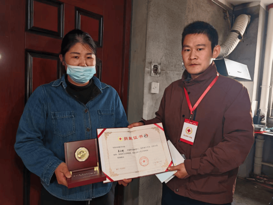 皇冠信用网登3代理_泪目!丈夫车祸离世皇冠信用网登3代理,妻子含泪做出这个决定