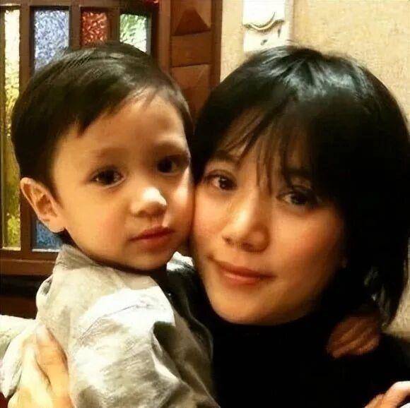 皇冠信用平台出租出售_张智霖、袁咏仪的儿子在《歌手2025》实习时给陈楚生做过“光替”皇冠信用平台出租出售,张智霖骄傲告诉陈楚生:儿子是学音乐的,乐器、创作、编曲都会,“比我厉害”