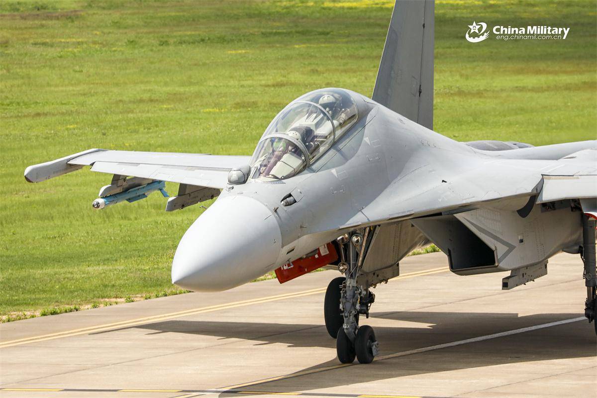 皇冠体育
_被歼-16锁定没反应皇冠体育
,台军飞行员惊得合不拢嘴:都不愿为台独而战