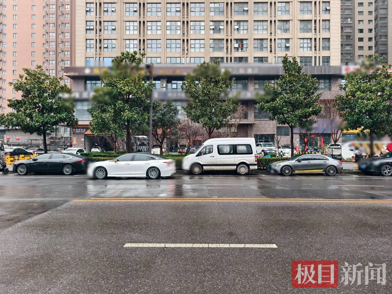 世界杯皇冠足球平台
_西安街头一新能源车凌晨突发爆响世界杯皇冠足球平台
,挡风玻璃震裂掉落,车企客服称车内有不安全物品,警方介入调查,网传部分信息与实际不符