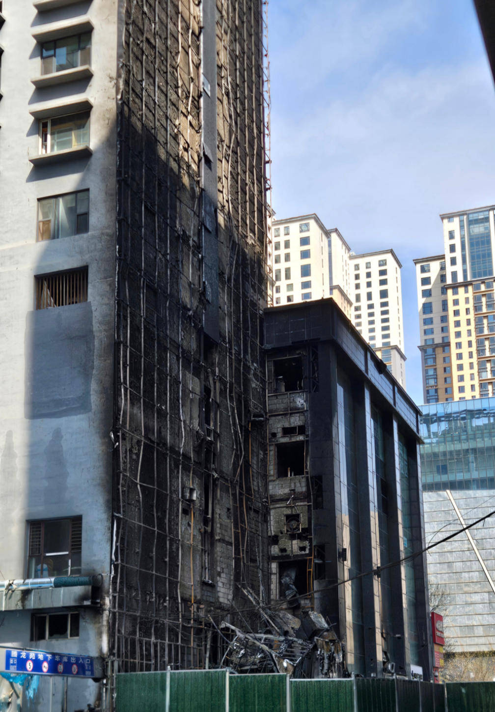 如何代理皇冠信用_记者直击太原大火:起火建筑位于核心商圈如何代理皇冠信用,疑底商烧烤店起火,引燃高楼外立面保温层