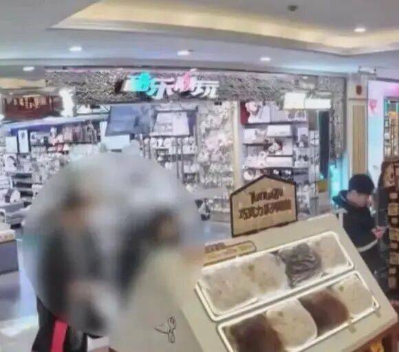 皇冠信用网如何申请_情侣约会求“刺激”皇冠信用网如何申请,双双被抓,审讯时互相甩锅
