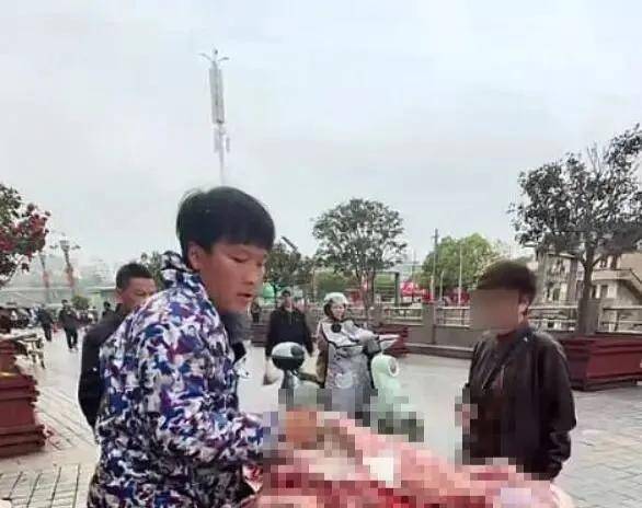 皇冠信用账号申请_湖南20岁小伙称“靠卖猪肉养育6个弟妹又有7弟”:压力大!当地民政局:其父表示无需额外救助皇冠信用账号申请,账号粉丝14万,有人专门打造人设
