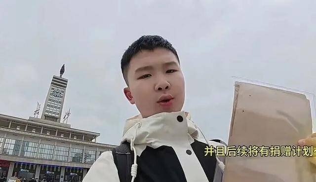 皇冠足球平台代理_江苏初中生捐日军化学战资料被质疑是“有背景的少爷“为获“保送资格”皇冠足球平台代理,当事人:网暴让我很难过,当地教育局:无此保送政策