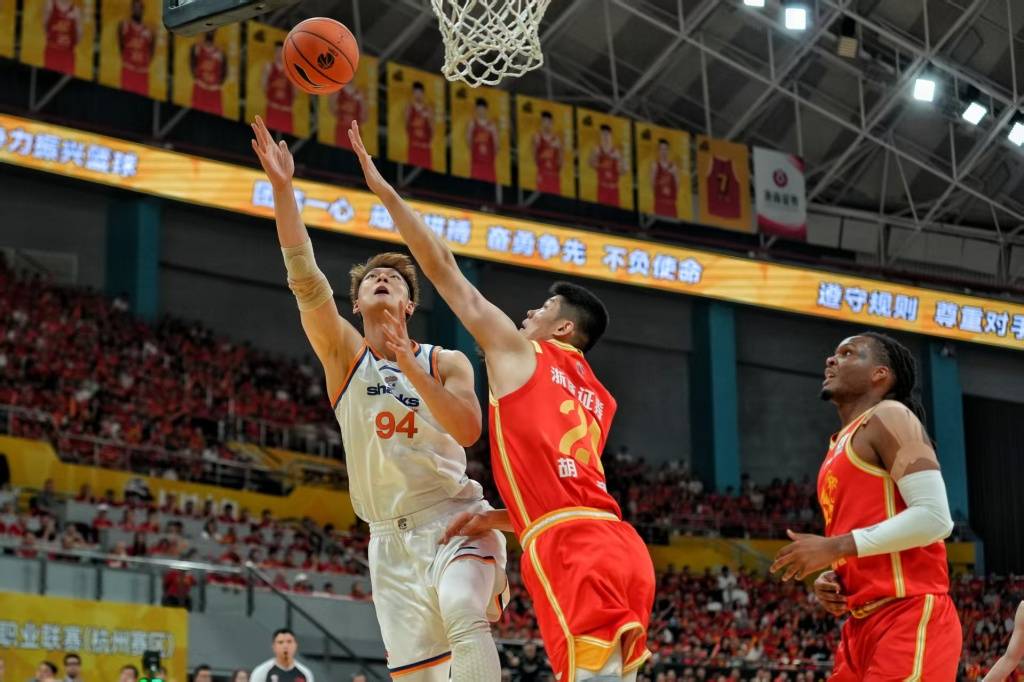 皇冠世界杯
_CBA总决赛第三回合皇冠世界杯
,上海大胜广厦大比分3比0领先