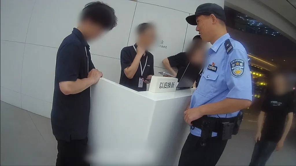 ﻿世界杯冠军_浙江姑娘一口气买5部新手机﻿﻿世界杯冠军，总价8.3万多元！店员报警