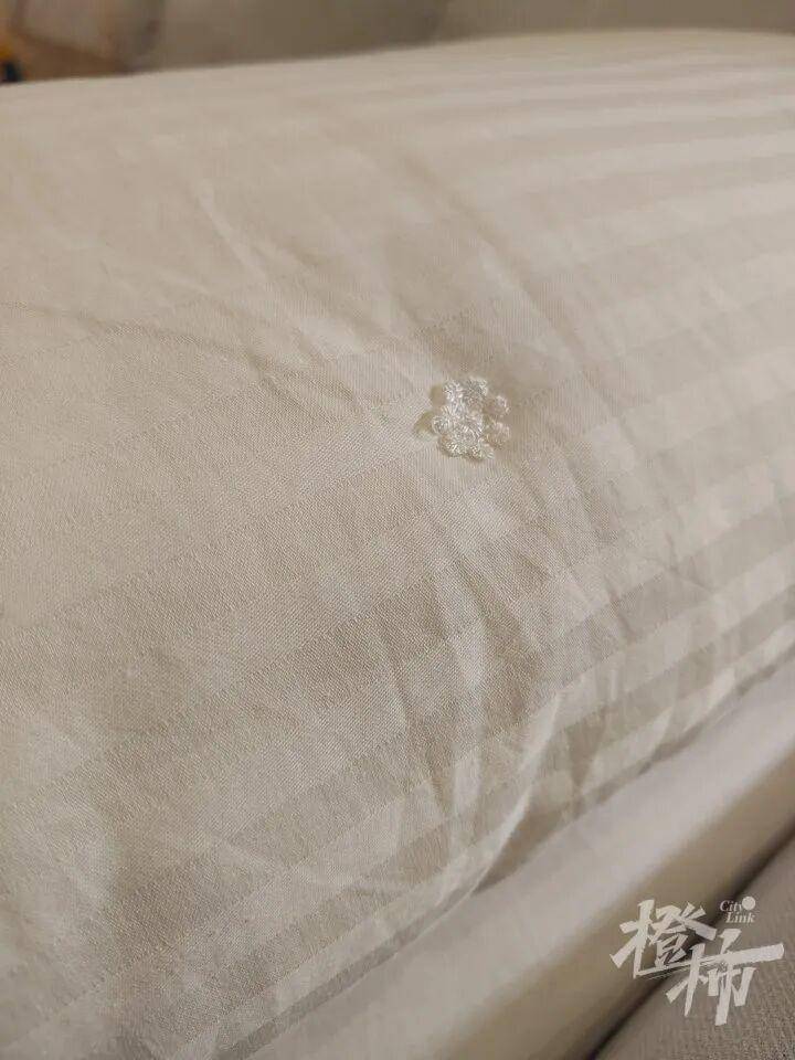 世界杯代理
_“半夜醒来世界杯代理
,老公一个人坐客厅剥茧!”一家三口养1.2万只蚕宝宝,耗时17天剥茧、煮茧、拉蚕丝兜,终于变成2床蚕丝被,儿子盖上10分钟入睡