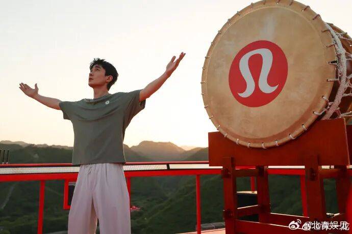 比利时足球
_朱一龙被指在长城敲日本太鼓比利时足球
,品牌lululemon发声明致歉:未能在前期充分识别潜在争议,向公众及朱一龙道歉,相关内容已全部下架