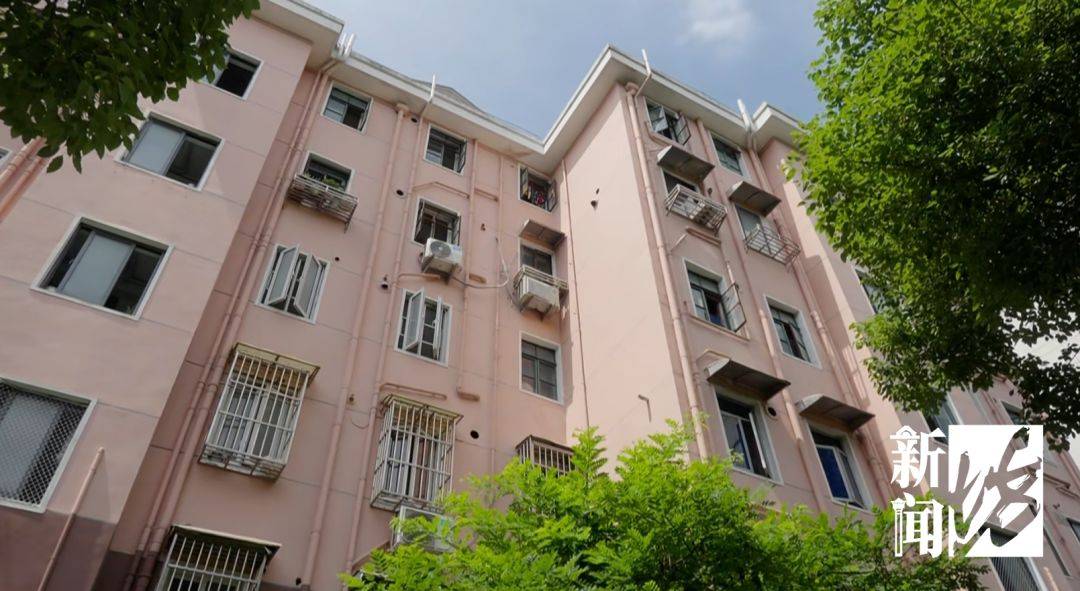 捷克足球
_上海六旬男子自称“闭关修行”捷克足球
,家中臭气熏天,邻居:他大小便都在塑料袋里