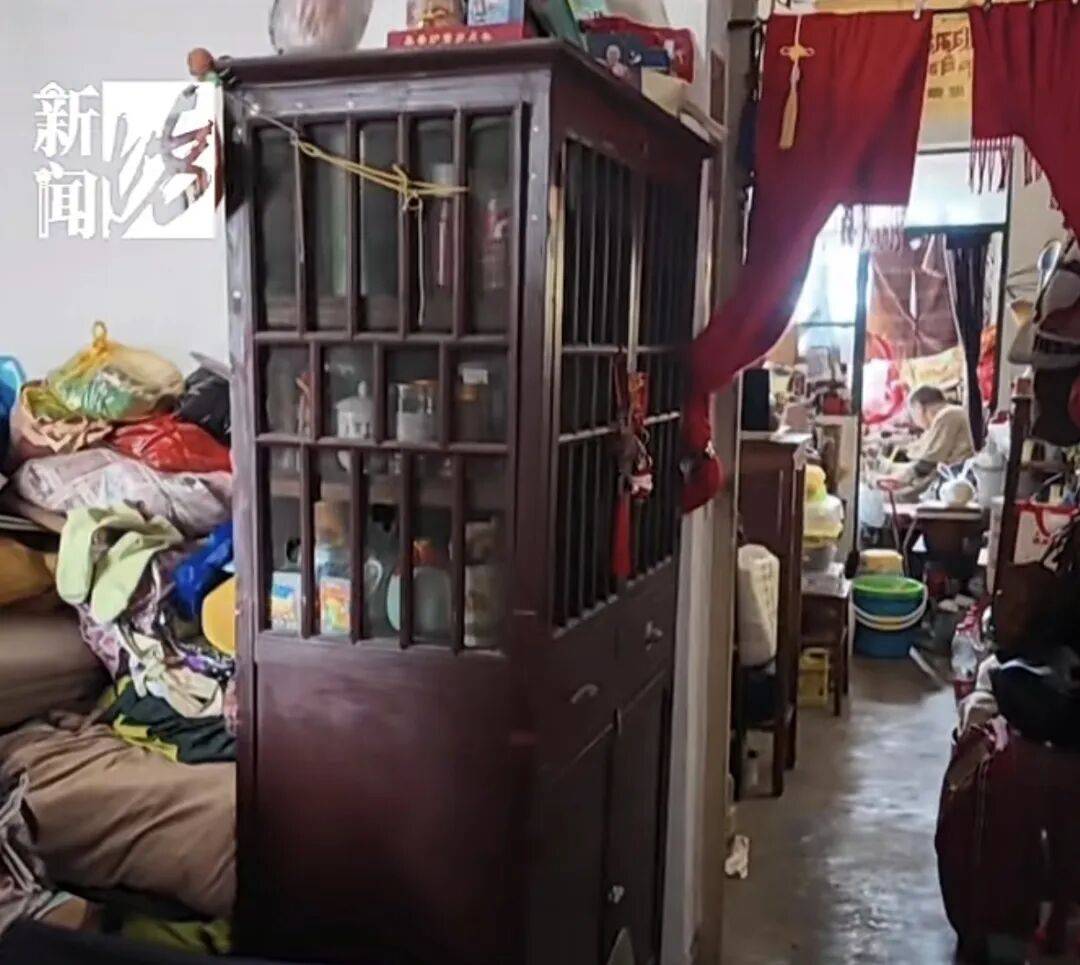 捷克足球
_上海六旬男子自称“闭关修行”捷克足球
,家中臭气熏天,邻居:他大小便都在塑料袋里