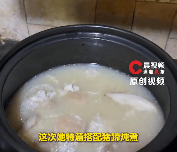 世界杯投注
_女子在家煲汤被邻居以“尸臭”之名报警世界杯投注
,当事人:这是“臭屁醋”