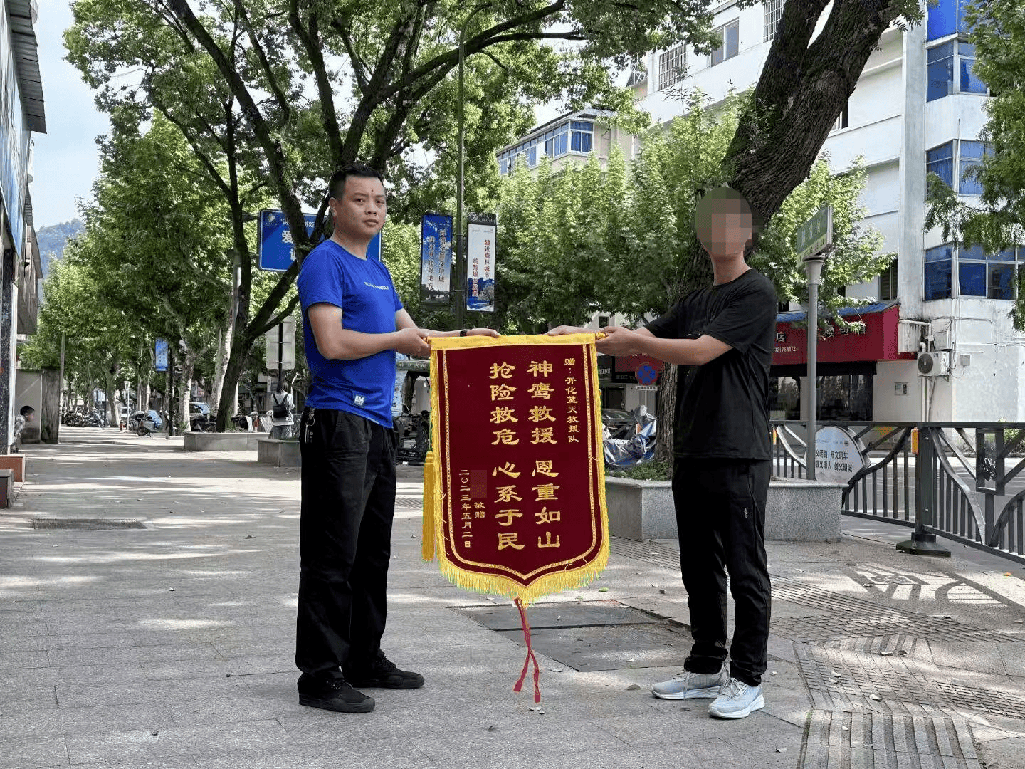 皇冠信用网会员账号_浙江开化蓝天救援队队长张伟车祸去世皇冠信用网会员账号,年仅36岁 队友:他参与救援200余次,妻子刚怀孕