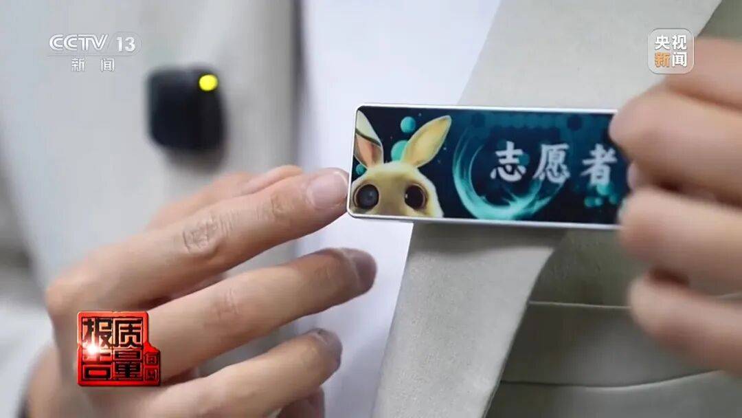 体育皇冠信用网_一对情侣租房后体育皇冠信用网,发现床铺上方有针孔摄像头,2人报警