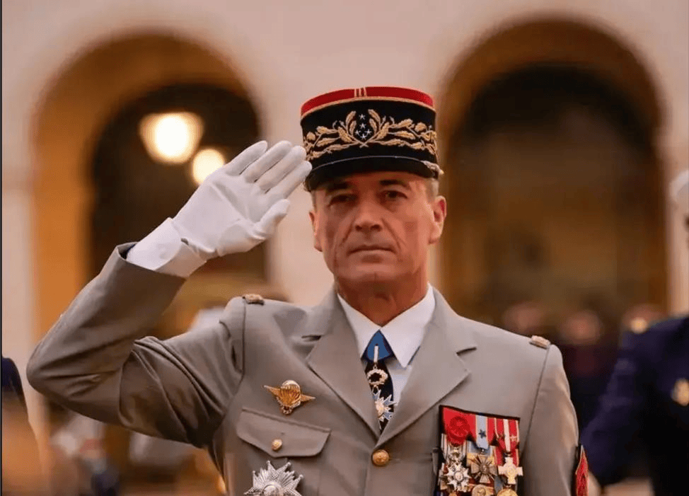 皇冠信用网在哪里注册_难怪法国上将连夜飞开罗皇冠信用网在哪里注册,歼-16真的展示了,打爆阵风的必杀技